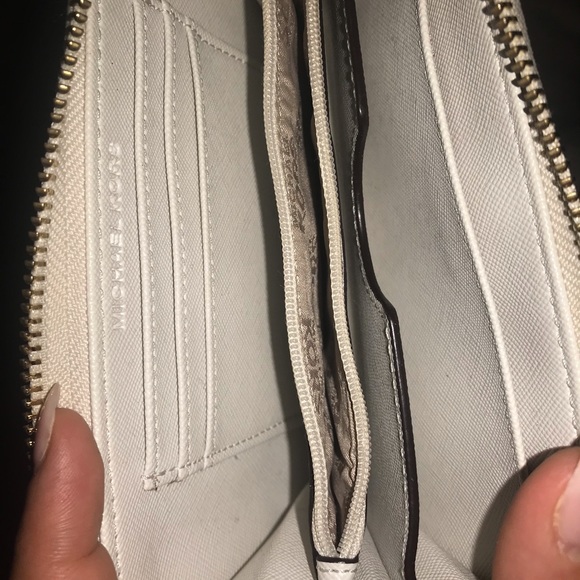 Michael Kors wallet - Picture 4 of 4